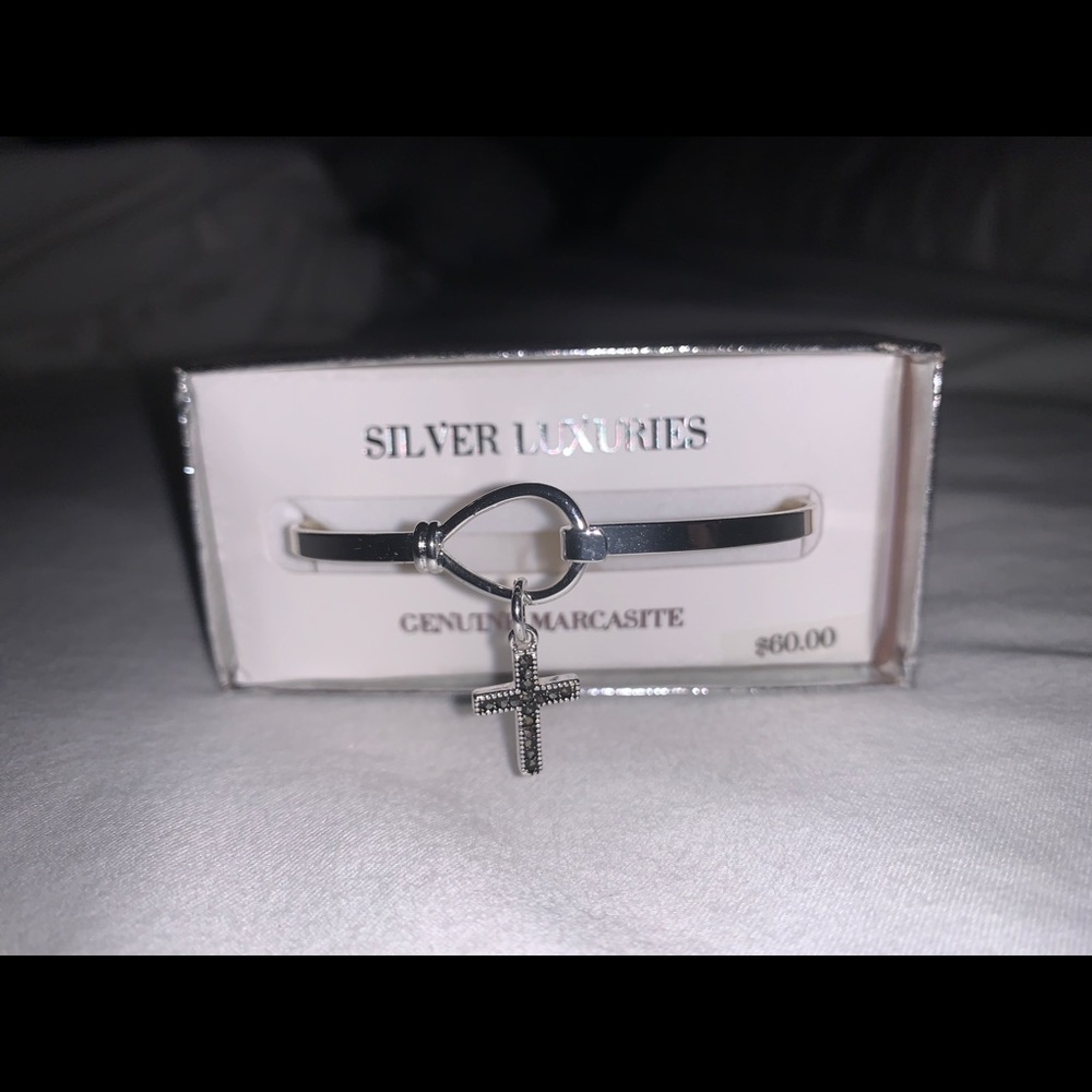 Bracelet with cross charm